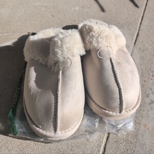 Cozy Cream Women's Slippers Size 10